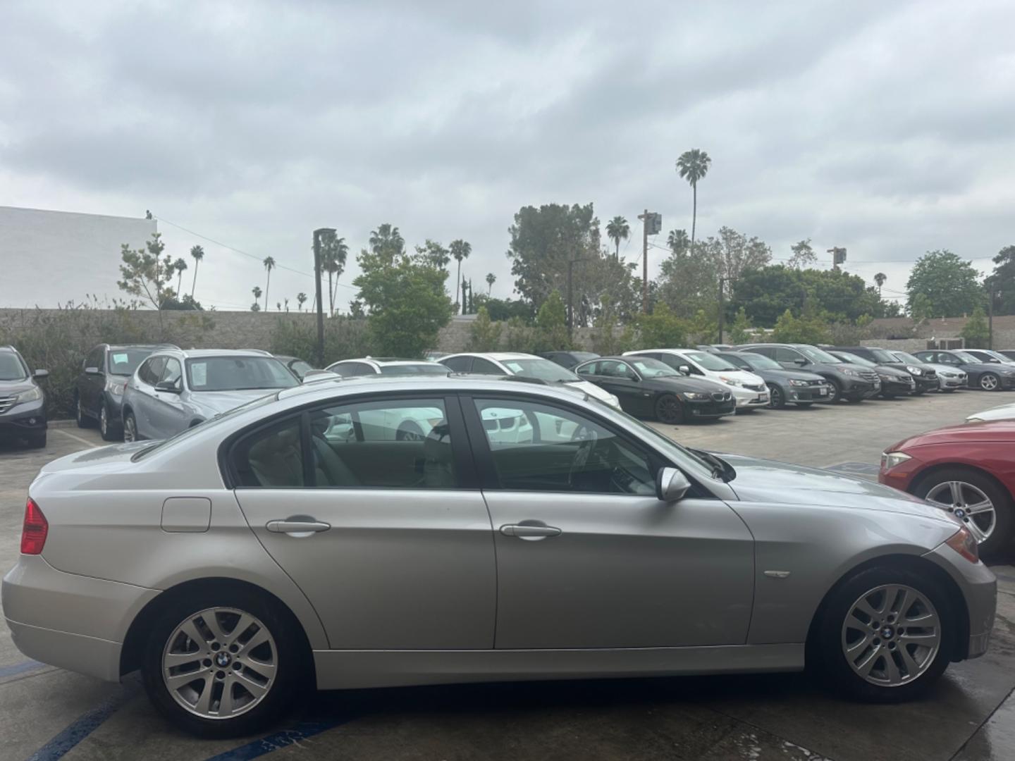 2007 Silver Metallic /Gray BMW 3-Series Leather (WBAVC53597F) with an 6 cylinder engine, Automatic transmission, located at 30 S. Berkeley Avenue, Pasadena, CA, 91107, (626) 248-7567, 34.145447, -118.109398 - "Discover Unmatched Value: 2007 BMW 328i at Our Pasadena Dealership" Are you in the market for a pre-owned vehicle that blends luxury, performance, and affordability seamlessly? Look no further than our esteemed dealership in Pasadena, CA, where we present to you the exquisite 2007 BMW 328i. With - Photo#4